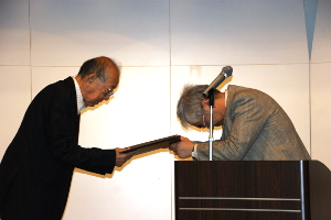 本研究所の後藤明名誉教授が日本オリエント学会から三笠宮オリエント学術賞を受賞しました