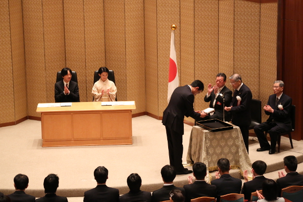 佐藤 仁 准教授が日本学術振興会賞および日本学士院学術奨励賞を受賞