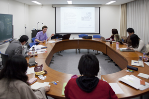 東文研セミナー 「フランス社会科学高等研究院のグザヴィエ・ポール先生をお迎えして（連続セミナー）」