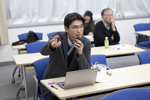 第2回定例研究会「都市を生きる海の民ーサマのキリスト教の受容と実践」（青山 和佳 准教授）