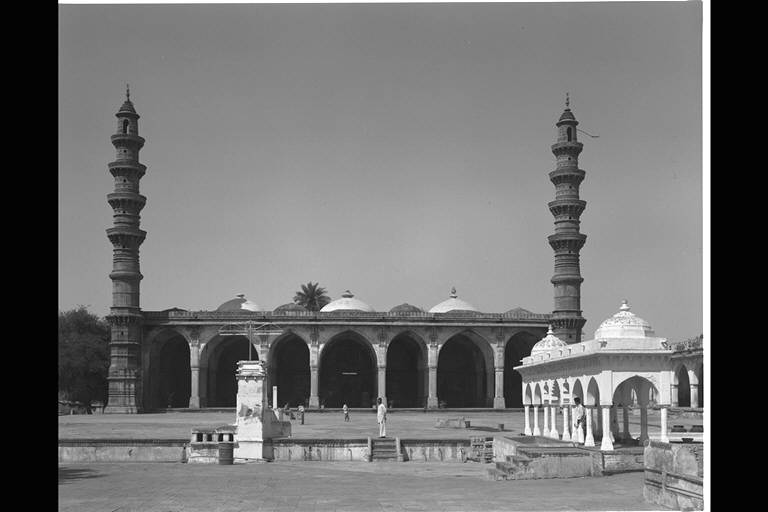 DARGAH OF SHAH ALAM / AHMADABAD（モスク外観）